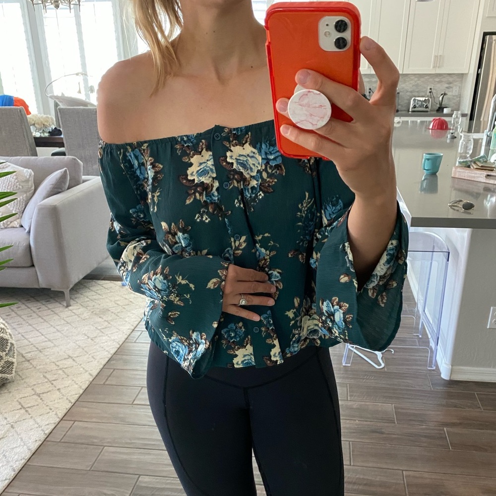 Etiquette off the shoulder long sleeve floral top
